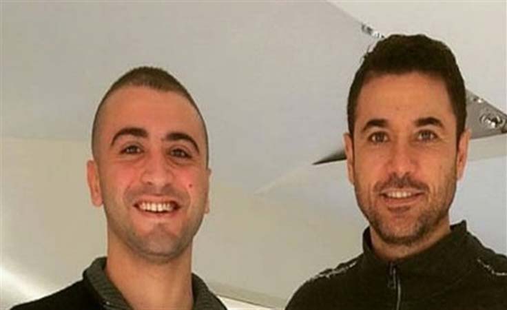 أحمد عز يلتقي شبيهه وينشر صورتهما معاً.. لن تصدقي الشبه!!